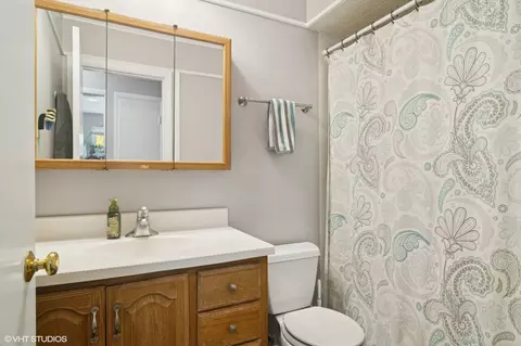 Bath - 1016 Beverly Dr, Wheeling, IL 60090 photo 1 of 2