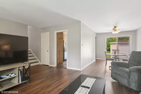 Living - 1016 Beverly Dr, Wheeling, IL 60090 photo 2 of 2