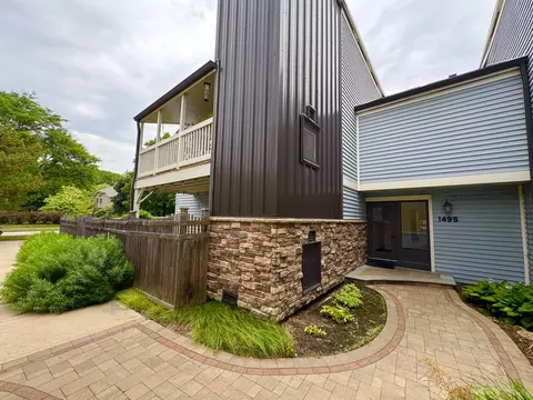 1495 S County Farm Rd #2-4, Wheaton, IL 60189