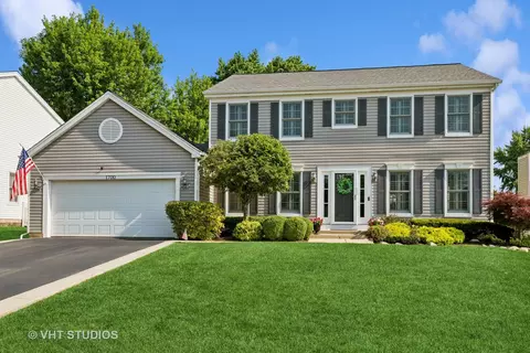 1700 Green River Dr, Schaumburg, IL 60194
