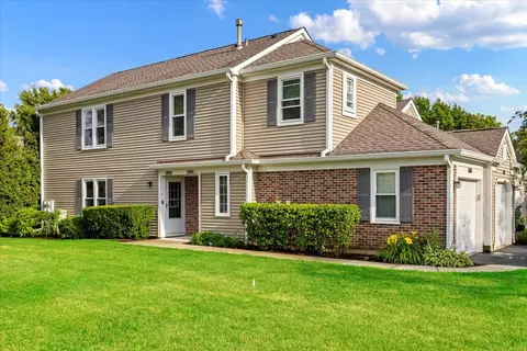 1801 Pebble Beach Cir #1, Elk Grove Village, IL 60007