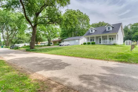 1927 Lakewood Dr, Wilmington, IL 60481