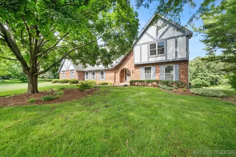 3609 Tamarisk Ct, Crystal Lake, IL 60012