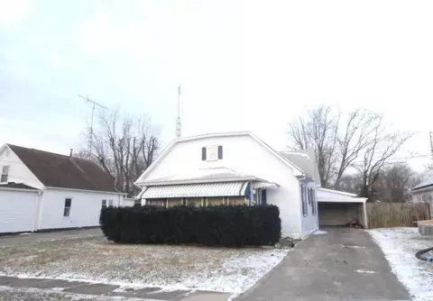 676 Park St, Hillsboro, IL 62049