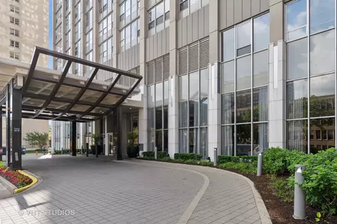 655 W Irving Park Rd #2608, Chicago, IL 60613