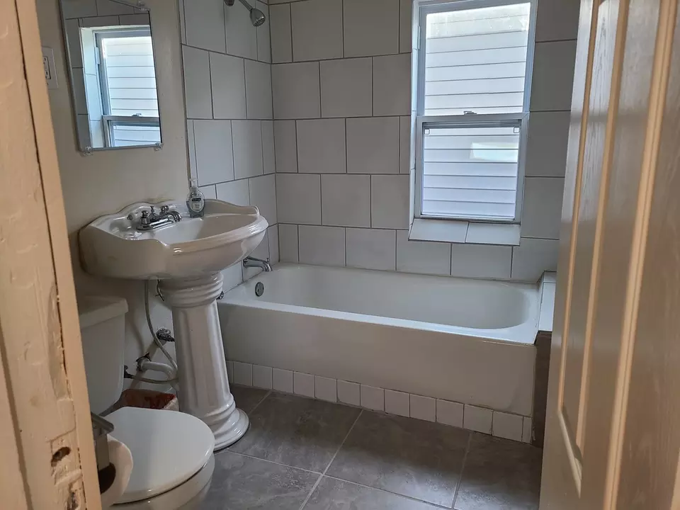 Bath - 7417 S Saint Lawrence Ave, Chicago, IL 60619 photo 2 of 2