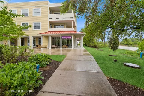 970 Harris Rd #33, Grayslake, IL 60030