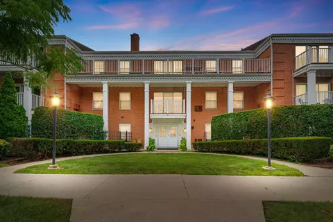 90 6th Ave #107, La Grange, IL 60525
