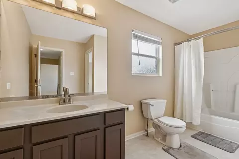 Bath - 5407 Maha St, Plainfield, IL 60586 photo 2 of 3
