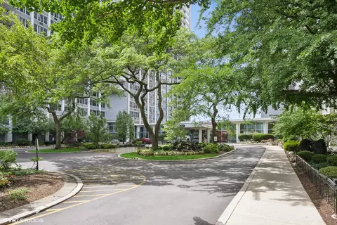 4250 N Marine Dr #925, Chicago, IL 60613