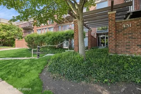 431 Kelburn Rd #115, Deerfield, IL 60015