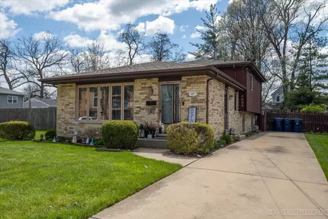 7007 W 110th St, Worth, IL 60482