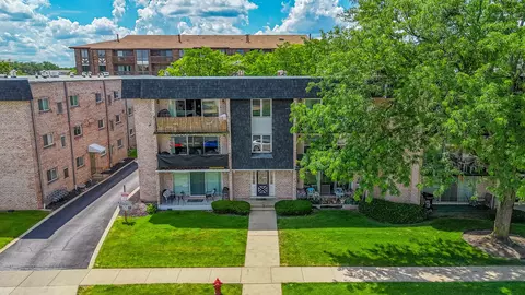 10354 Parkside Ave #3A, Oak Lawn, IL 60453
