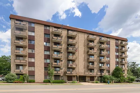 850 Des Plaines Ave #405, Forest Park, IL 60130