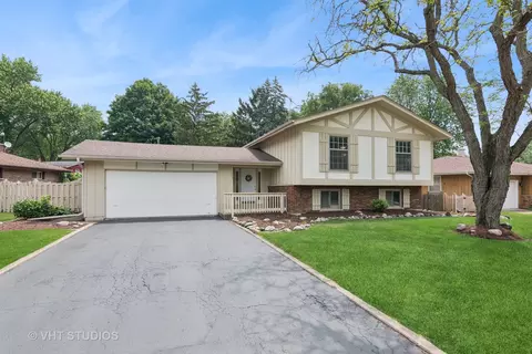513 James Ct, Algonquin, IL 60102