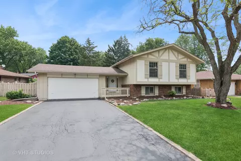 513 James Ct, Algonquin, IL 60102 photo 2