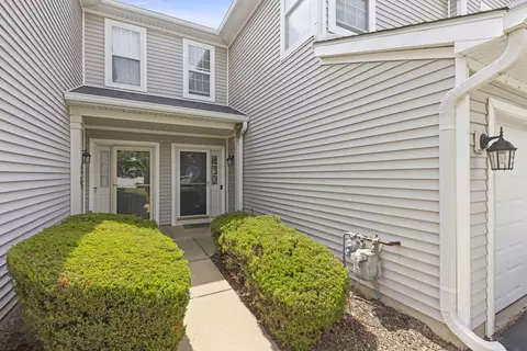 6928 Creekside Dr, Plainfield, IL 60586 photo 2