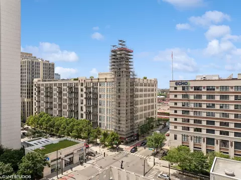 758 N Larrabee St #323, Chicago, IL 60654