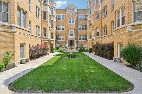245 W Washington Blvd #2B, Oak Park, IL 60302