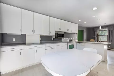 Kitchen - 2940 E 1509th Rd, Ottawa, IL 61350 photo 4 of 4