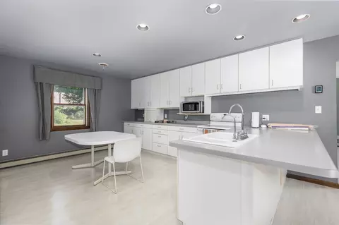 Kitchen - 2940 E 1509th Rd, Ottawa, IL 61350 photo 2 of 4