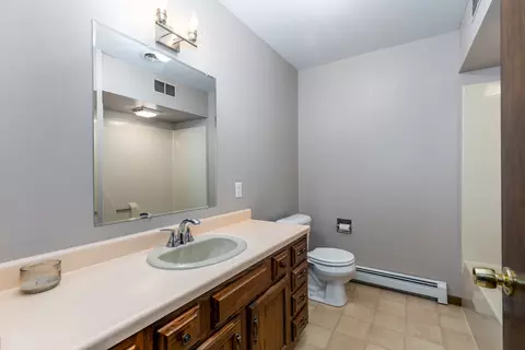 Bath - 2940 E 1509th Rd, Ottawa, IL 61350 photo 1 of 4