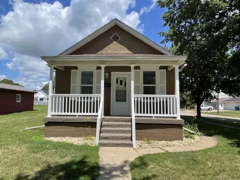 200 W 2nd Pl, Spring Valley, IL 61362