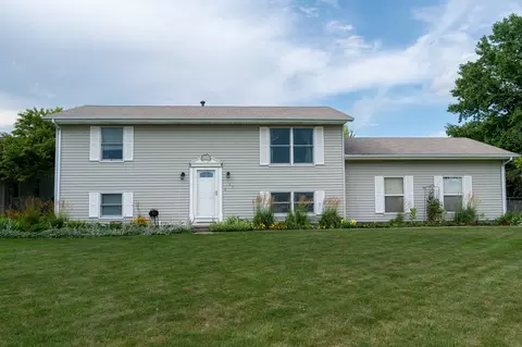 165 E Clay St, El Paso, IL 61738