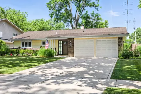 2 S624 Gray Ave, Lombard, IL 60148