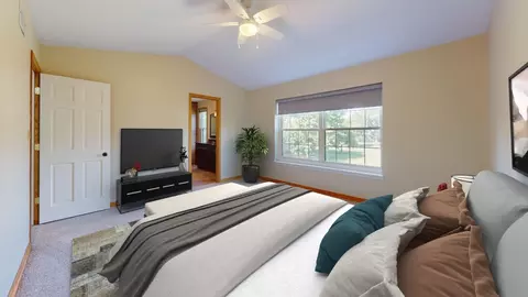 Bedroom - 4532 Topaz Dr, Hoffman Estates, IL 60192 photo 1 of 5