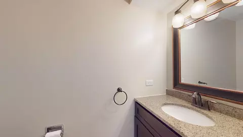 Bath - 4532 Topaz Dr, Hoffman Estates, IL 60192 photo 1 of 4