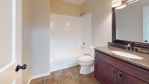 Bath - 4532 Topaz Dr, Hoffman Estates, IL 60192 photo 4 of 4