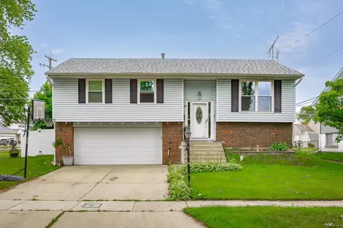 521 Newberry Dr, Streamwood, IL 60107
