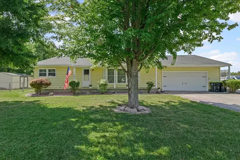 941 Troy Phillips Rd, Monticello, IL 61856
