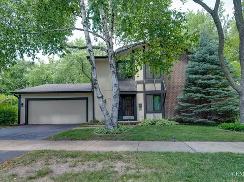 780 Chisholm Trl, Roselle, IL 60172