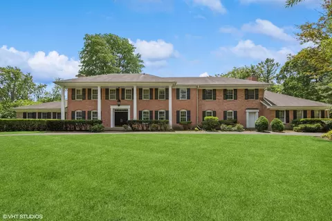 717 Kennington Ter, Lake Forest, IL 60045
