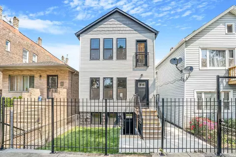 932 W 34th St, Chicago, IL 60608