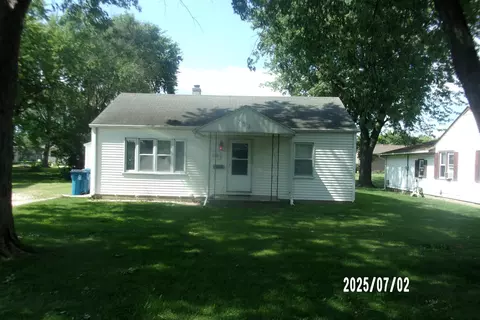 708 E Oak St, Watseka, IL 60970