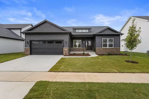 23 Meadow Dr, Monticello, IL 61856