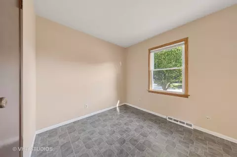 Bedroom - 2140 Baker St, Aurora, IL 60506 photo 2 of 3