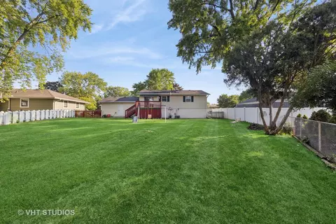 Exterior - 2140 Baker St, Aurora, IL 60506 photo 2 of 4