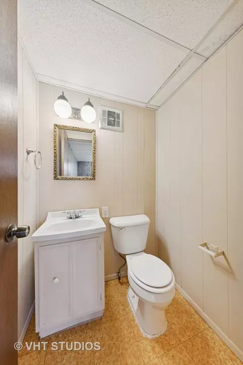 Bath - 2140 Baker St, Aurora, IL 60506 photo 1 of 2