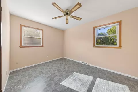 Bedroom - 2140 Baker St, Aurora, IL 60506 photo 3 of 3
