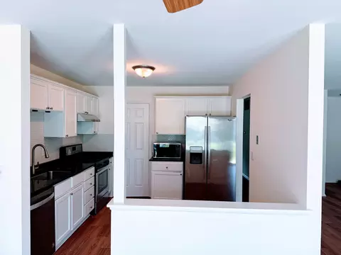 Kitchen - 4640 Calvert Dr #B1, Rolling Meadows, IL 60008 photo 3 of 3