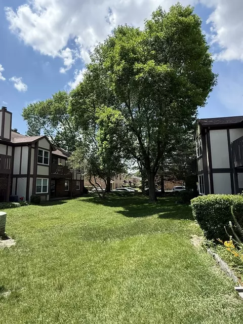 Exterior - 4640 Calvert Dr #B1, Rolling Meadows, IL 60008 photo 2 of 4