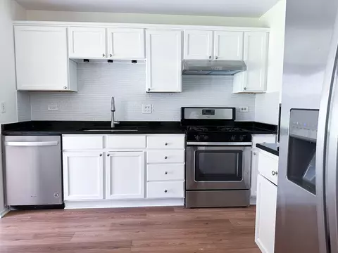 Kitchen - 4640 Calvert Dr #B1, Rolling Meadows, IL 60008 photo 1 of 3