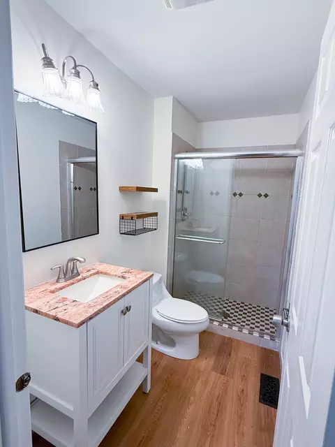 Bath - 4640 Calvert Dr #B1, Rolling Meadows, IL 60008 photo 3 of 3
