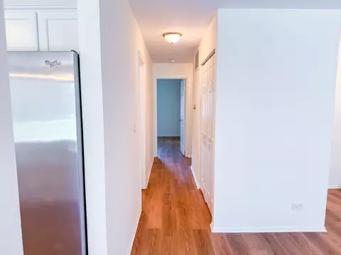 Entry Way - 4640 Calvert Dr #B1, Rolling Meadows, IL 60008 photo 1 of 2