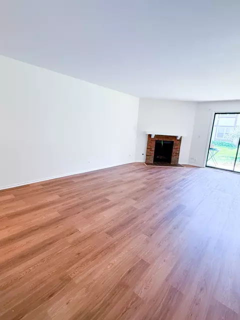 Living - 4640 Calvert Dr #B1, Rolling Meadows, IL 60008 photo 1 of 6