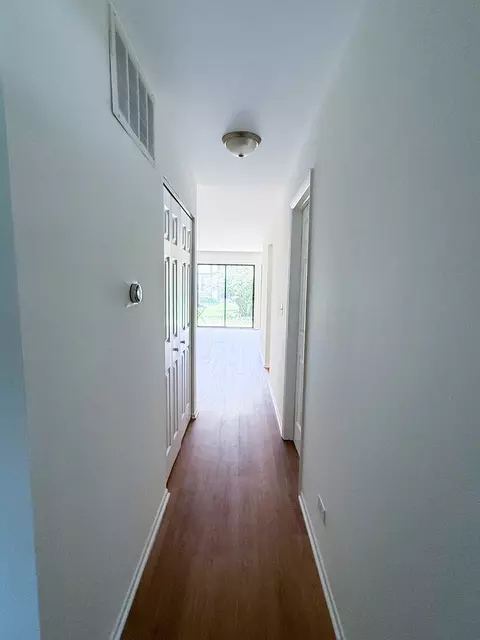 Entry Way - 4640 Calvert Dr #B1, Rolling Meadows, IL 60008 photo 2 of 2